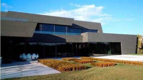 登陆舰停靠马德里星，探秘阿扎尔价值八千万的“黑色梦幻岛”