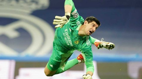 库尔图瓦百五十战铸白墙，皇马胜社会取六连胜