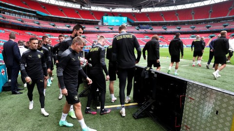 英伦对决前夕，捷克铁骑的最后淬炼