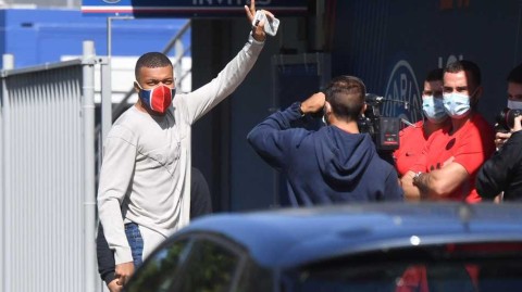 巴黎圣日耳曼众将集结！重启训练备战欧冠 王子公园球场重现星光