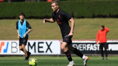 备战联赛日，红黑军团训练场上的专注与活力