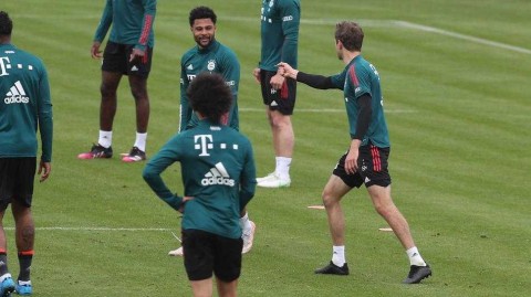 德甲冠军前的最后淬炼：拜仁慕尼黑2021年5月7日赛前备战纪实