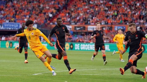 橙衣军团鏖战红龙 补时跌宕终奏凯歌