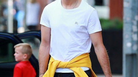 荣耀归乡：利物浦队长亨德森夺冠后街头巡礼