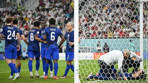 波斯铁骑迎战山姆雄鹰 绿茵场上的历史性对决