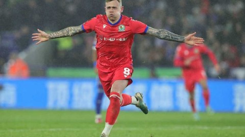 王权球场失守英超狐狸爆冷止步布莱克本欢庆晋级足总杯八强