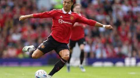 红魔季前激战平局 C罗亮相老特拉福德