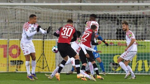 弗赖堡主场落败美因茨终结连败取赛季首胜