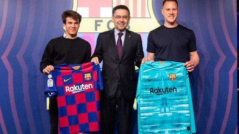 红蓝变幻的夏日乐章：巴萨新赛季球衣的视觉礼赞