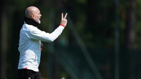 米兰内洛的决战前夜：红黑军团冲刺意甲关键战役