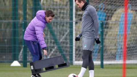 热刺终迎喜讯：锋线支柱凯恩伤愈归来，穆里尼奥愁眉暂展