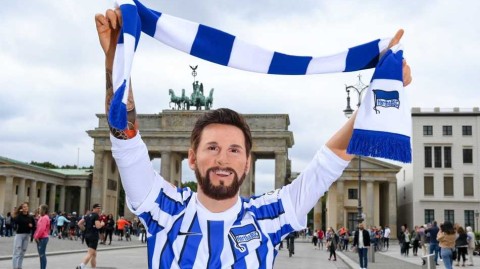 柏林街头惊现梅西蜡像穿赫塔球衣，球迷热议“新东家”谜之操作