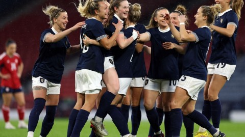 苏格兰女足主场大胜哥斯达黎加 汉普顿公园见证新星闪耀