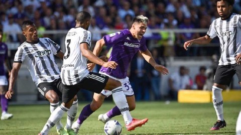 紫百合对决斑马军团 亚平宁绿茵场激战留痕