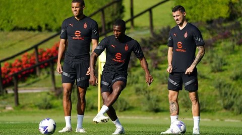 红黑军团备战都灵 意甲卫冕之路的关键一役