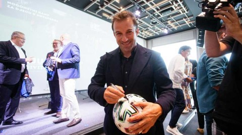 斑马王子降临扎达尔：皮耶罗与孩子们的足球之夏