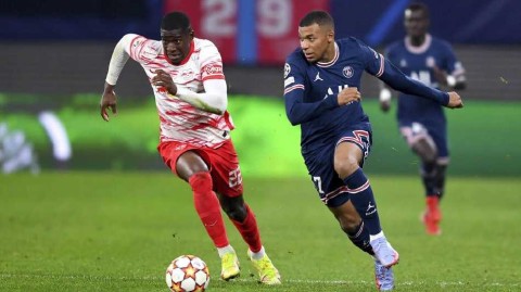 巴黎圣日耳曼正式签下莱比锡后卫门德斯开启新征程