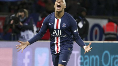 绿茵场的财富王国：揭秘二零二零年足坛巨星收入风云榜