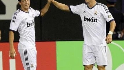 球王人缘之谜：为何梅西的“朋友圈”比C罗更广更深？