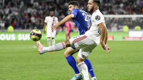 十人里昂鏖战洛里昂，埃卡姆比救主读秒绝杀被吹