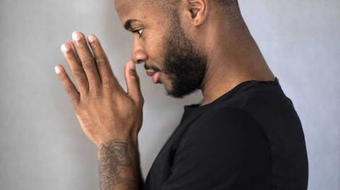 斯特林：曼城飞翼的快乐瞬间与时尚写真