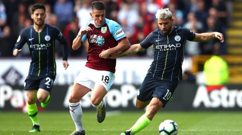 英超争冠战忆：阿圭罗制胜一击，曼城客场险胜伯恩利重返榜首