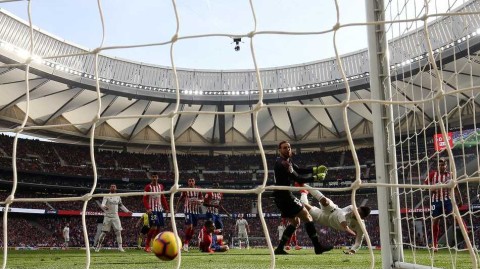 烽火德比：水爷双响霸气庆祝，格列兹曼扳平花式挑衅，卡塞米罗首开纪录成背景