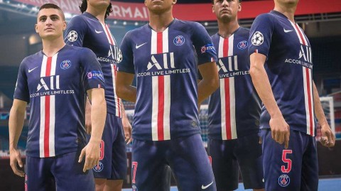 巴黎之夜新战袍：姆巴佩与群星闪耀亮相新赛季主场球衣