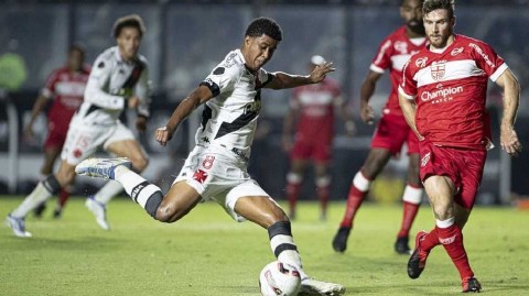 巴西乙级联赛中的王者风采：达伽马主场四球大胜雷加塔斯