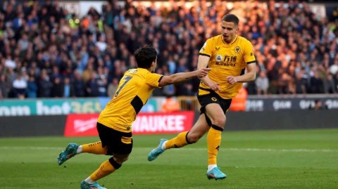 德布劳内大四喜震烁全场 曼城五球横扫狼队强势领跑