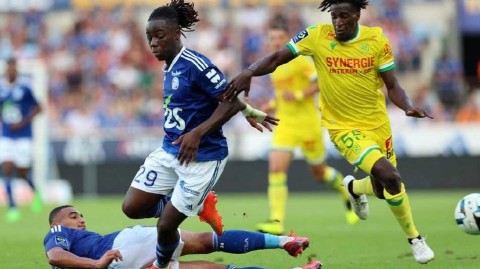 法甲绿茵对决：斯特拉斯堡与南特激战成和