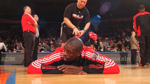 圣诞经典对决：尼克斯铁血防守封杀公牛，小斯火锅盛宴书写纽约传奇