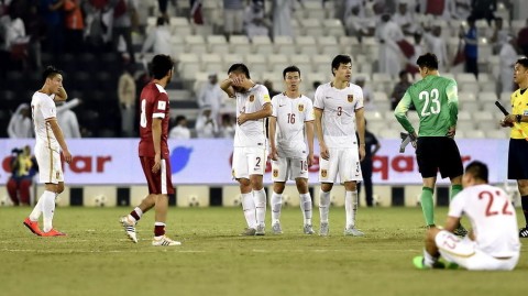 主标题：国足主场1-3憾负日本，林良铭破门难阻小组头名延续连胜