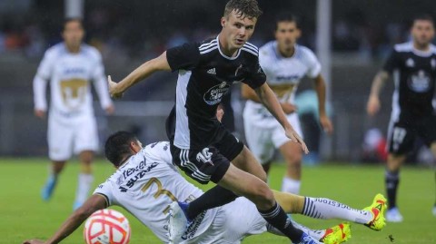 墨西哥高原的绿茵握手：美洲狮与塞尔塔的友谊交锋