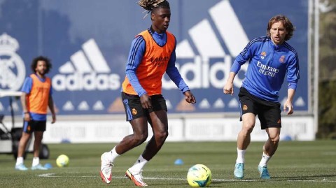 卡马文加领衔训练 皇马众星备战西甲关键战役