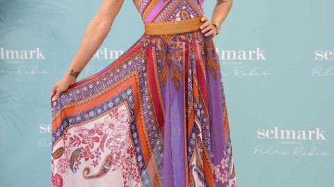 拉莫斯爱妻魅力无限，发布夏季泳装新品尽显非凡风采