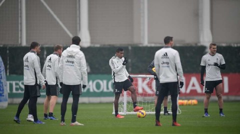 封闭集训中的斑马军团：团结与专注的备战时刻