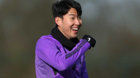 孙兴慜笑容满面回归热刺：走出亚洲杯阴霾，英超赛场期待新篇章