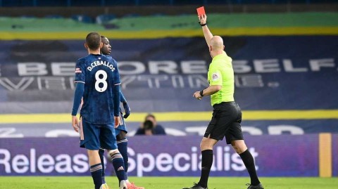 白玫瑰的狂攻与枪手的十人铁壁：埃兰路之夜的红牌与门框三重奏