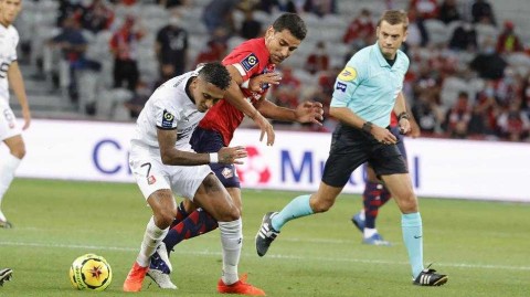 法甲新赛季火爆开幕 里尔与雷恩十人应战握手言和