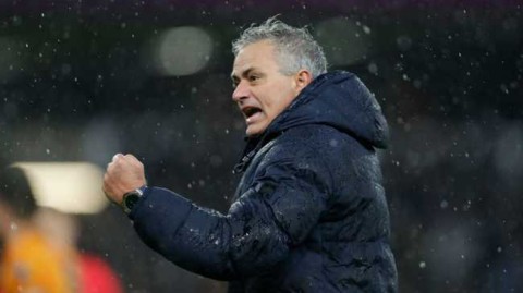 又见狂人本色：穆里尼奥的激情滑跪，点燃英超岁月