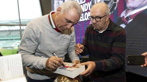 保加利亚“霹雳火”华沙燃情 金球传奇携自传与奖杯追忆似水年华