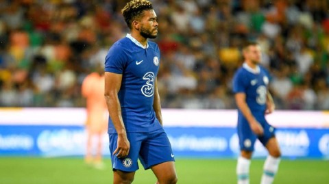 蓝军基石续写传奇，六载长约锁定未来