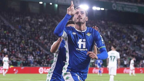 巴伦西亚寒夜中的绿色风暴：贝蒂斯三球完胜埃尔切