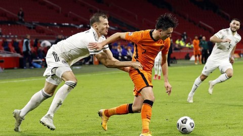 荷兰三球破浪得首胜，郁金香终在冬日热情绽放