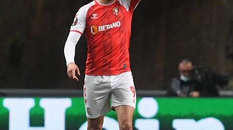 葡英绿茵对决记