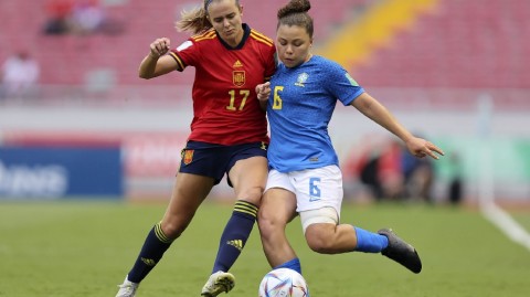 绿茵烽火：西巴青春对决谱写世界杯传奇