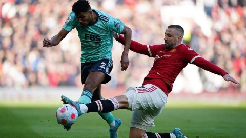 红魔激战蓝狐老特拉福德雨夜鏖战