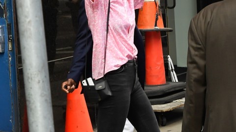 美国女足队长拉皮诺埃夺冠归来 时尚造型点亮纽约街头