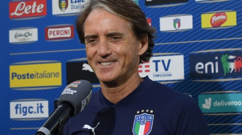 蓝衣军团十字路口的破晓时分曼奇尼与意大利队的革新序章